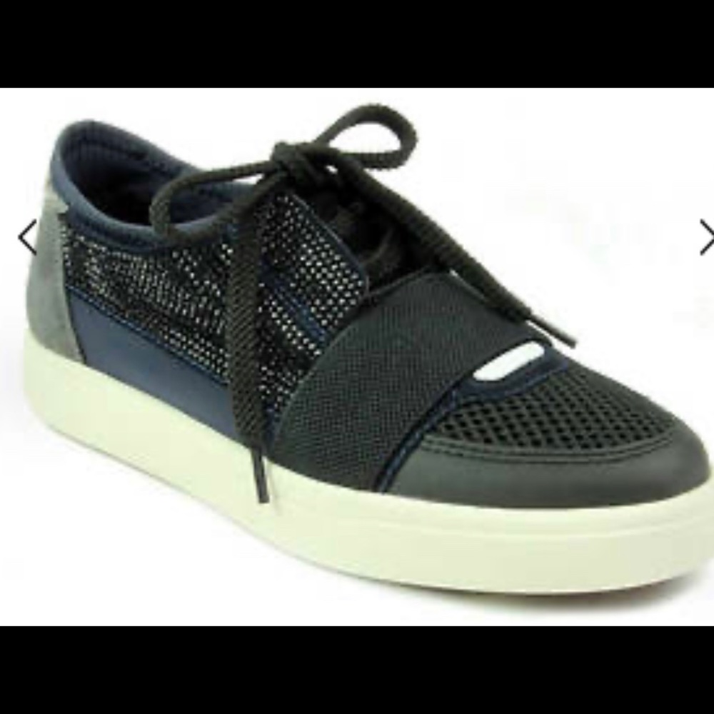 Vaneli Sport Onella sock shoe with laces